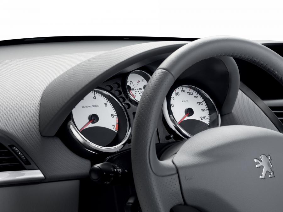  Peugeot 207 5-Door 2010 года  (фото 21 из 32)